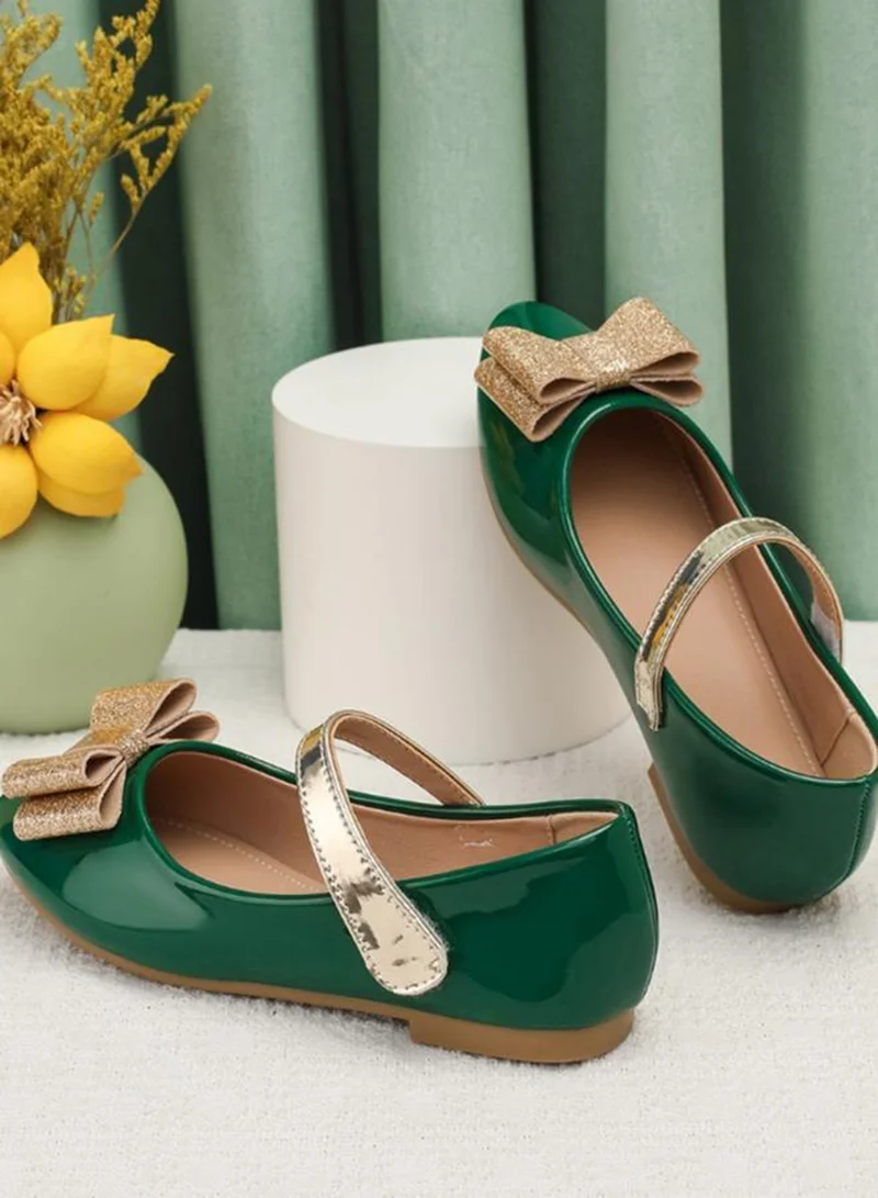 تايك تو حذاء بناتي أخضر داكن مزين بفيونكة